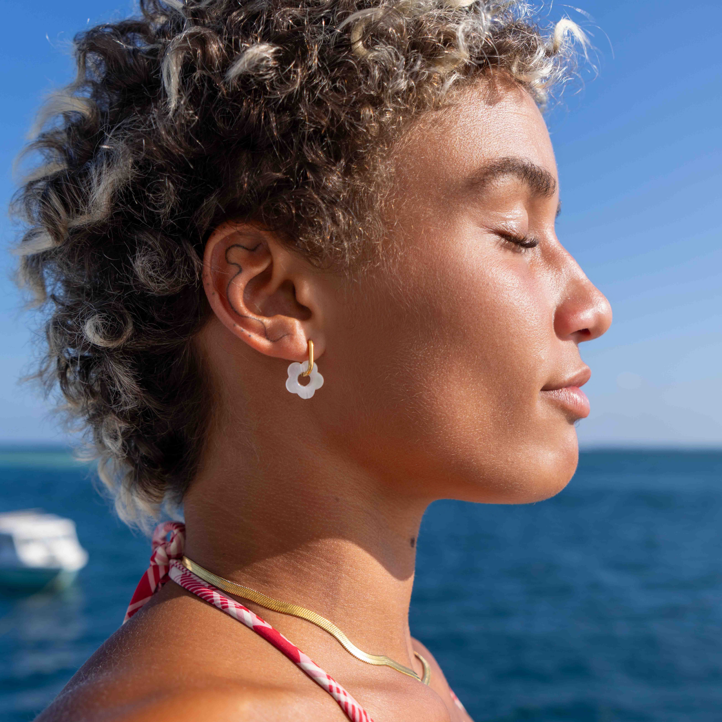 MARGARITA 18K GOLD SURF EARRINGS - White